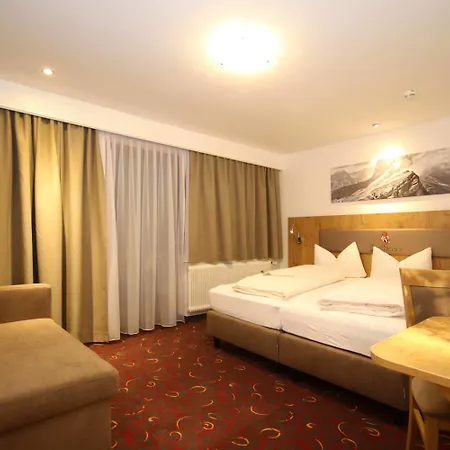 Kajetansbruecke Hotell 3*