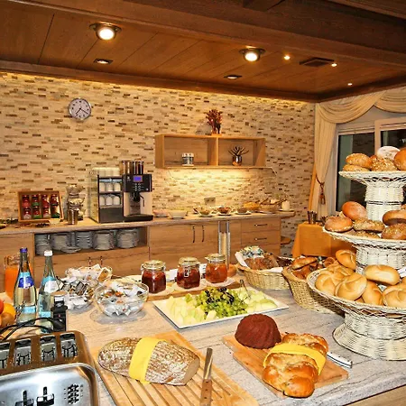 Kajetansbruecke מלון פונדס