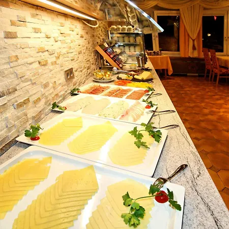 Kajetansbruecke מלון