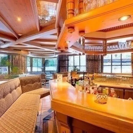 Kajetansbruecke 3* פונדס