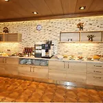 Kajetansbruecke فندق فوندس